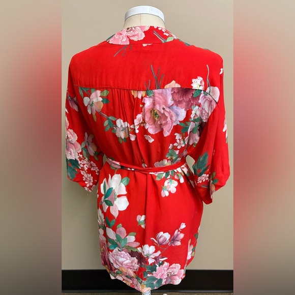 Zara red floral printed 3/4 sleeve satiny silky short robe women's size Medium - Picture 4 of 7